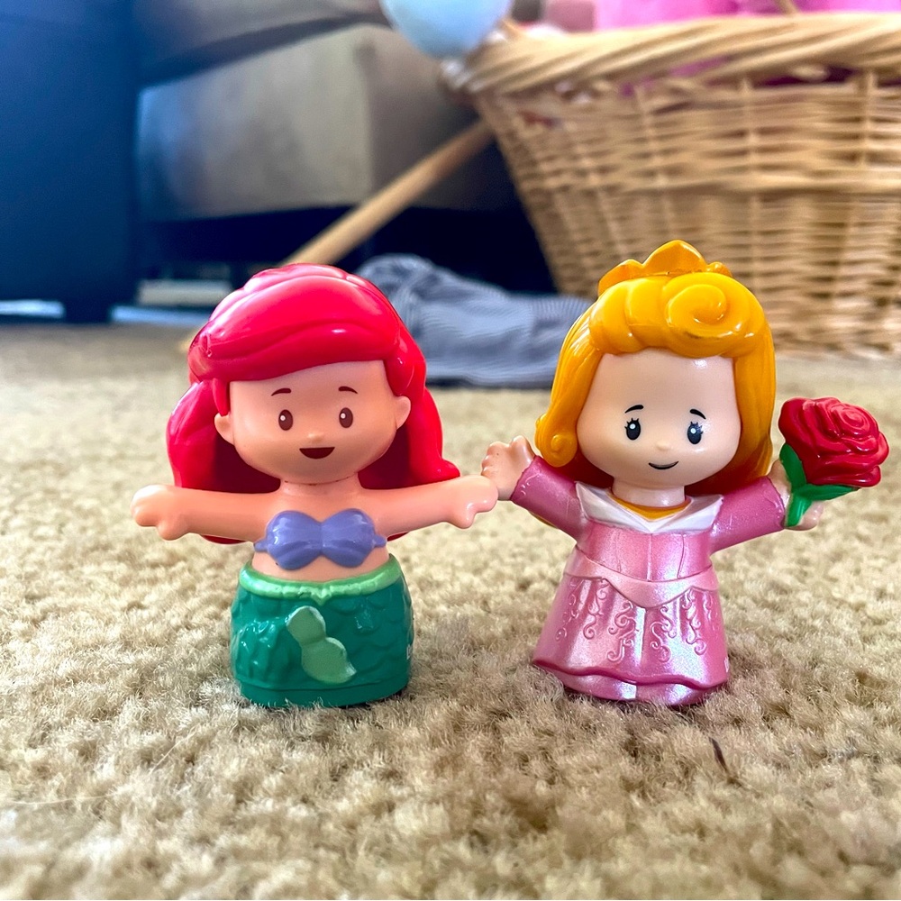 Fisher Price Little People Aurora Rose sleeping beauty Arielle little mermaid